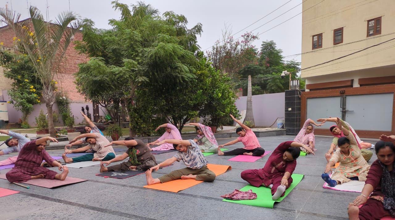 Yoga camps organized at various places in the district under CM's Yogashala - SDM Amit Gupta